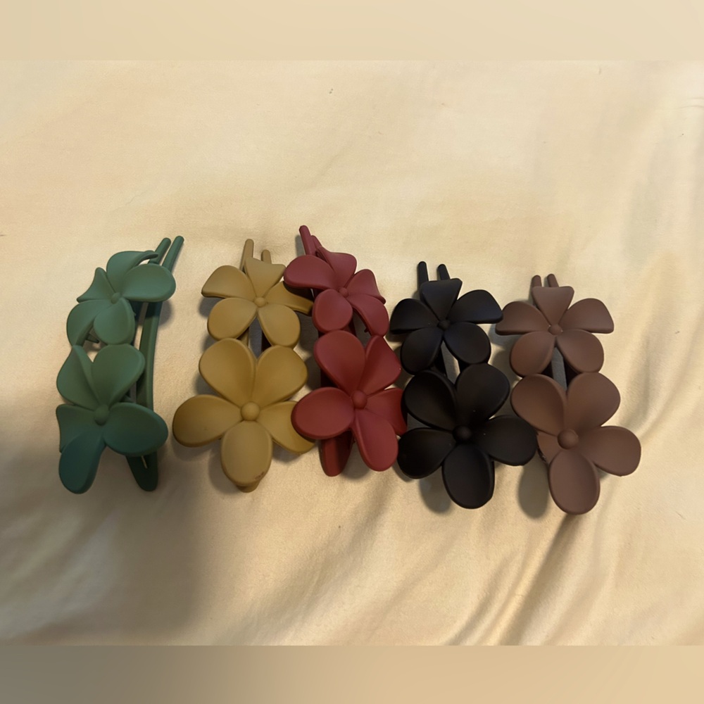 Flower hair clips